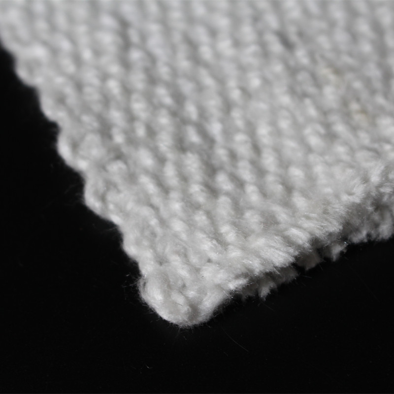 Jakie są względy bezpieczeństwa podczas pracy z tkaniną ceramiczną?